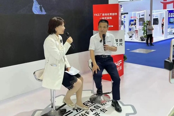 現(xiàn)場(chǎng)直播，暢談發(fā)展